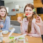 potraviny-podla-veku-co-by-mala-zena-jest-vo-veku.webp.webp
