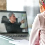 ako-vam-online-skola-pomaha-sklbit-studium-konicky-a-volny.webp.webp
