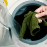 ako-zabranit-krceniu-latky-pocas-prania-tipy-ktore-zachrania-vase.webp.webp